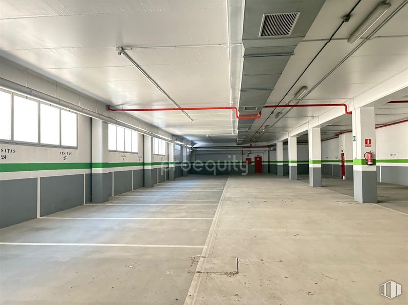 Industrial for sale at Calle Laguna, 74, Alcorcón, Madrid, 28923 with window, floor, flooring, ceiling, parking lot, parking and fluorescent lamp around