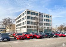 Office for sale at Calle San Eustaquio, 14, Villaverde, Madrid, 28021 with car, building, cloud, sky, automotive parking light, land vehicle, wheel, vehicle, tire and window around