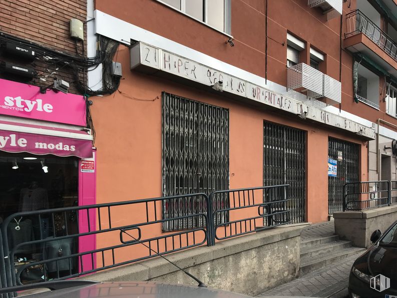 Local en venta en Calle Doctor Lozano, Puente de Vallecas, Madrid, 28038 con ventana, coche, propiedad, edificio, barrio, ladrillo, fachada, bienes raíces, ciudad y fuente alrededor