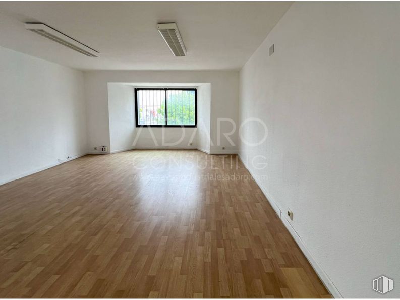 Industrial for sale & for rent at Zona industrial, Valdemoro, Madrid, 28343 with window, light fixture, building, fixture, wood, hall, flooring, floor, laminate flooring and rectangle around