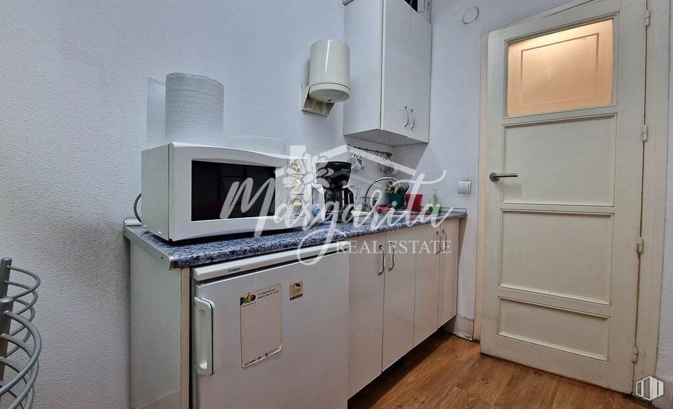 Oficina en venta en Calle Quintana, Moncloa - Aravaca, Madrid, 28008 con horno microondas, puerta, ebanistería, horno, encimera, cocina, aparato de cocina, edificio, electrodoméstico y cocina alrededor