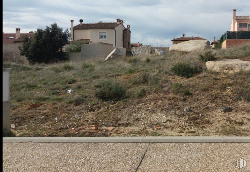 Land for sale at Zona La Lastrilla, La Lastrilla, Segovia, 40196 with house, plant, cloud, sky, plant community, building, window, land lot, grass and asphalt around