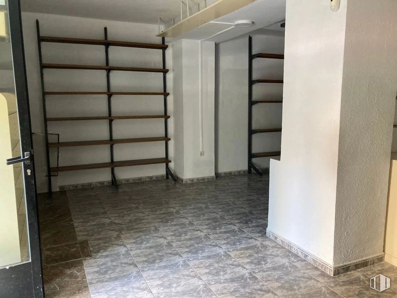 Local en alquiler en Calle Gomeznarro, Hortaleza, Madrid, 28043 con accesorio, madera, suelos, suelo, puerta, exterior del automóvil, techo, material compuesto, suelo de baldosas y hormigón alrededor