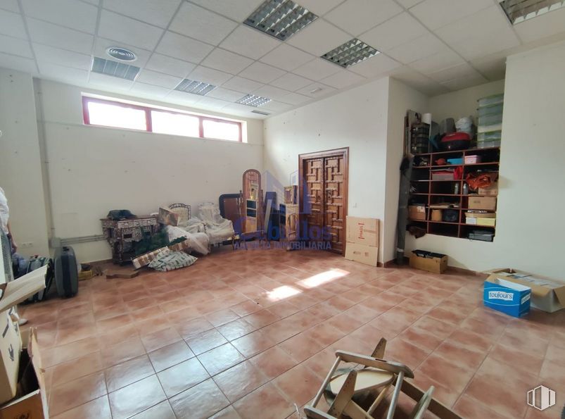 Retail for rent at Calle Barrionuevo, Guadalajara, 19001 with wood, interior design, flooring, floor, living room, hardwood, couch, ceiling, hall and house around