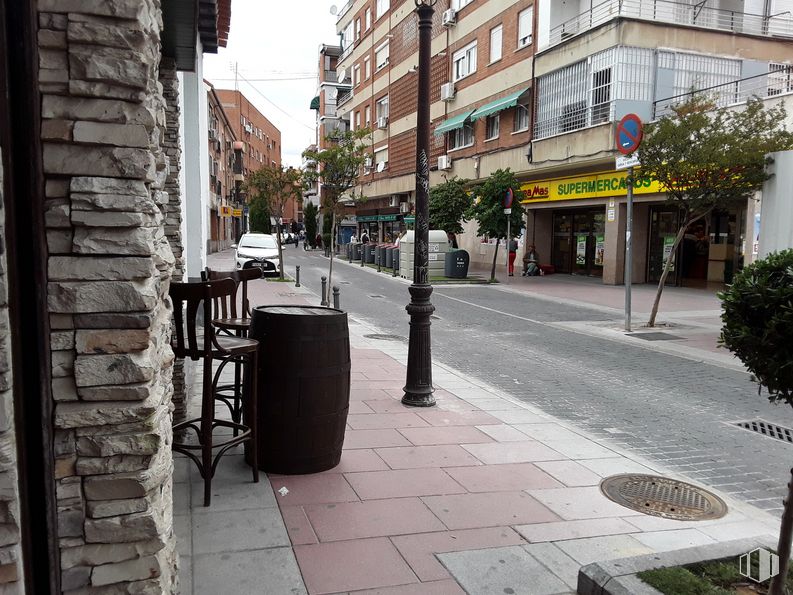 Local en venta en Calle Calderas S/N, Torrejón de Ardoz, Madrid, 28850 con edificio, ventana, planta, superficie de carretera, infraestructura, maceta, barrio, diseño urbano, contenedor de basura y acera alrededor