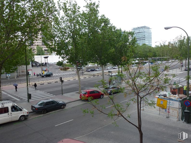 Oficina en alquiler en Avenida Planetario, 1, Arganzuela, Madrid, 28045 con coche, edificio, furgoneta, neumático, rueda, vehículo, planta, árbol, infraestructura, vehículo de motor y asfalto alrededor