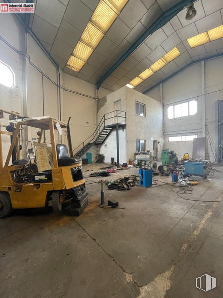 Nave en venta en Polígono Industrial Los Vallejos, Torres de la Alameda, Madrid, 28813 con vehículo, rueda, neumático, suelo, vehículo de motor, material compuesto, suelos, gas, ingeniería y asfalto alrededor