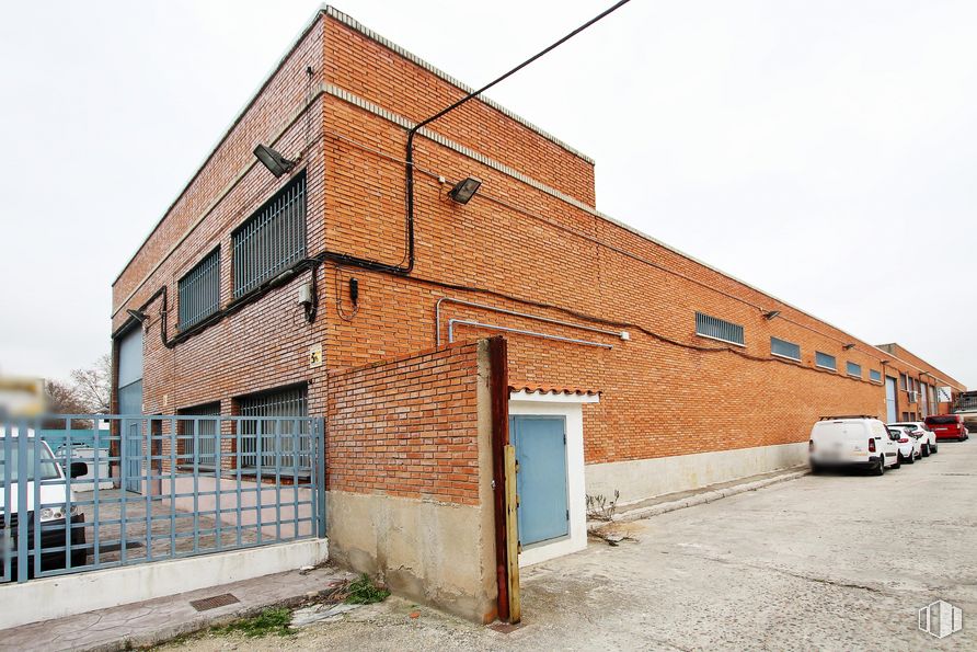 Industrial for rent at Calle Silicio, Torrejón de Ardoz, Madrid, 28850 with car, window, building, door, sky, wheel, tire, wood, road surface and neighbourhood around