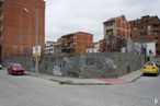 Land for sale at Calle Bachiller Hernando Alonso, 35, Talavera de la Reina, Toledo, 45600 with car, building, sky, vehicle, window, cloud, road surface, asphalt, urban design and vehicle registration plate around