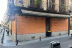 Retail for rent at Calle Lope de Vega, Centro, Madrid, 28014 with person, window, building, road surface, asphalt, neighbourhood, wood, residential area, vehicle and real estate around