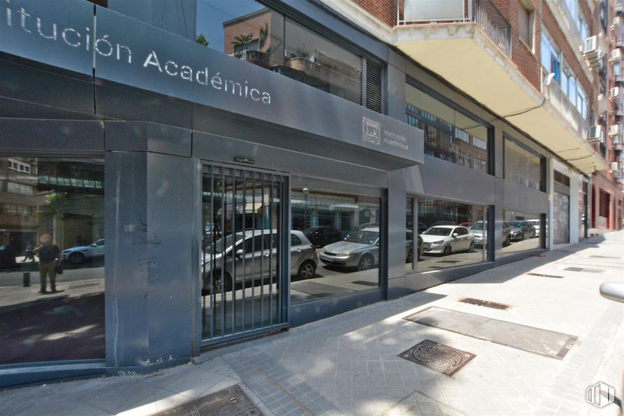 Local en venta en Paseo Santa María de la Cabeza, Arganzuela, Madrid, 28026 con propiedad, rueda, ventana, coche, edificio, puerta, sombra, edificio comercial, inmobiliario y fachada alrededor