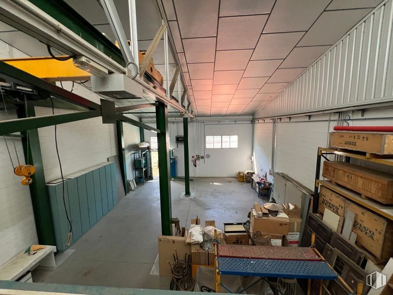 Industrial for rent at Calle Cabo de Finisterre, Arganda del Rey, Madrid, 28500 with window, box, ceiling, lighting, floor, light fixture, beam, building material, fluorescent lamp and design around