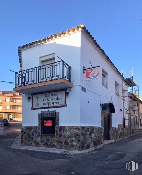 Retail for rent at Calle Miradero, 11, Villaluenga de la Sagra, Toledo, 45520 with house, building, window, sky, plant, neighbourhood, residential area, wood, facade and door around