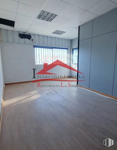 Industrial for sale at Zona logística, Illescas, Toledo, 45200 with wardrobe, building, hall, asphalt, floor, flooring, wood, ceiling, concrete and parking around