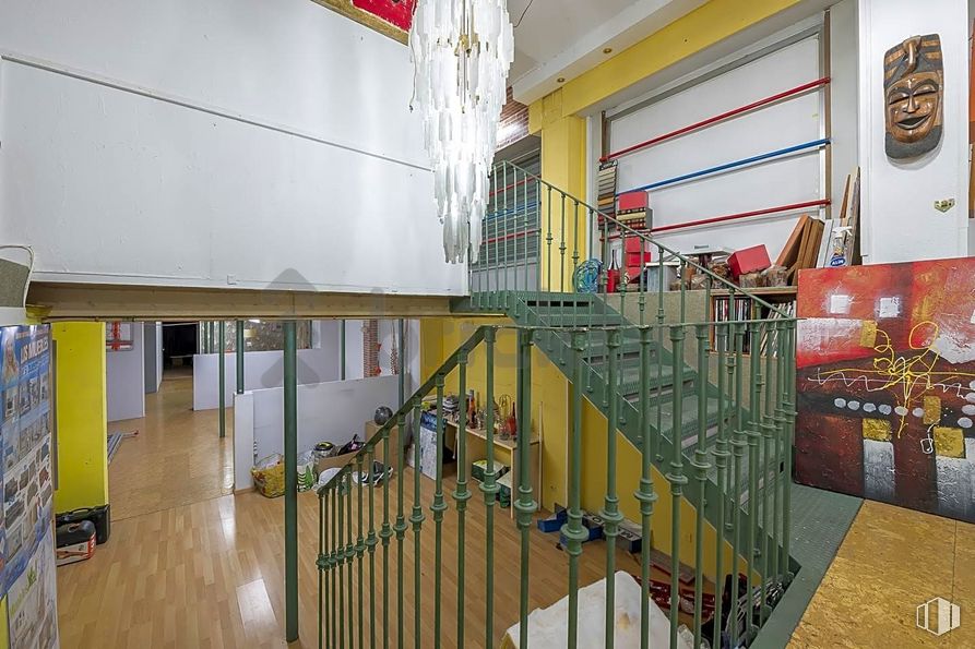 Retail for sale at Calle Gerardo de Diego, 1, Puente de Vallecas, Madrid, 28038 with chandelier, lighting, wood, flooring, floor, fixture, stairs, hardwood, glass and ceiling around