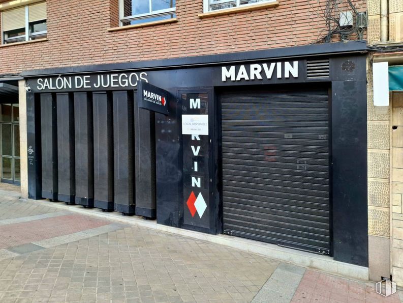 Retail for rent at Calle Embajadores, 117, Arganzuela, Madrid, 28045 with window, door, composite material, metal, concrete, brick, sign, advertising and gate around