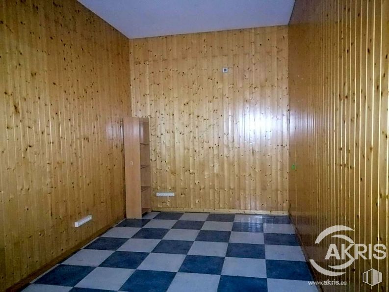 Retail for sale at Avenida de Europa, Griñón, Madrid, 28971 with property, tile flooring, wood, fixture, flooring, floor, wall, wood stain, hardwood and door around