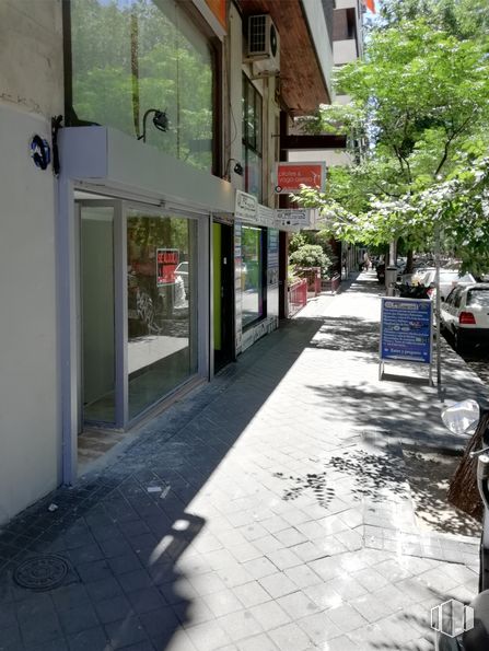 Local en venta en Calle Gaztambide, 26, Chamberí, Madrid, 28015 con coche, superficie de carretera, infraestructura, edificio, ventana, diseño urbano, barrio, planta, pared y árbol alrededor