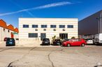 Industrial for sale at Calle Puerto Navafría, Móstoles, Madrid, 28935 with car, building, automotive parking light, land vehicle, wheel, tire, sky, vehicle, motor vehicle and window around