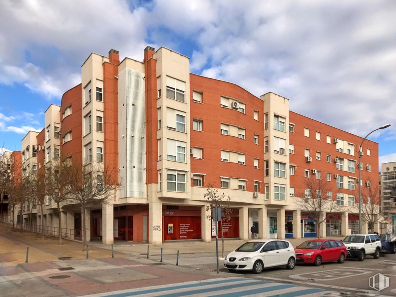 Oficina en alquiler en Avenida Mar Mediterráneo, 160, Valdemoro, Madrid, 28340 con edificio, nube, cielo, ventana, propiedad, coche, vehículo, bloque de pisos, luz de estacionamiento automotriz y arquitectura alrededor