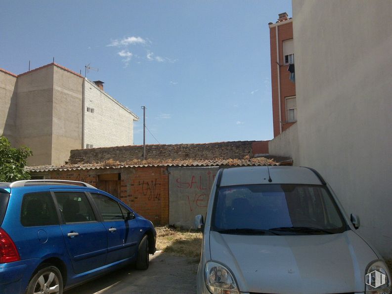 Suelo en venta en Calle Carretas, Guadalix de la Sierra, Madrid, 28794 con coche, rueda, ventana, neumático, luz de estacionamiento automotriz, vehículo terrestre, vehículo, cielo, vehículo motorizado y campana alrededor