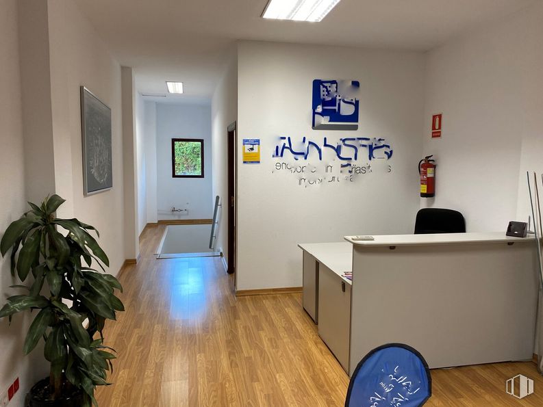 Local en venta en Avenida de Atenas, Las Rozas de Madrid, Madrid, 28230 con planta de interior, propiedad, planta, edificio, diseño de interiores, suelo, piso, mesa, accesorio y pared alrededor