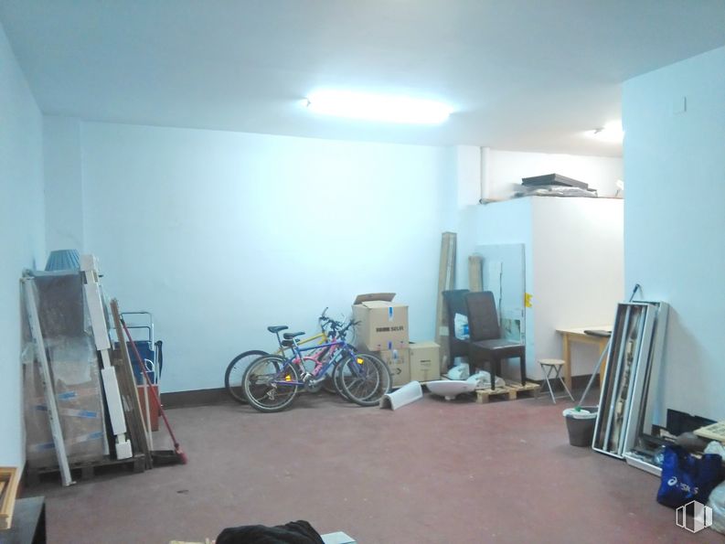 Retail for rent at San Roque-Concordia-Adoratrices, Guadalajara, 19002 with tire, luggage & bags, bicycle, wheel, bicycle wheel, floor, flooring, building, hardwood and real estate around