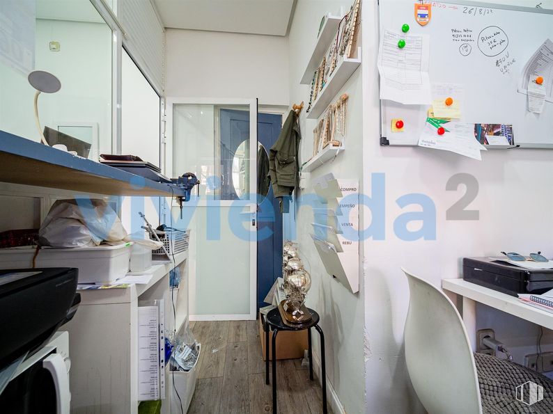 Local en venta en Calle Doctor Esquerdo, Retiro, Madrid, 28007 con mueble, interiorismo, apartamento, estantería, silla, equipos de oficina, escritorio del ordenador, estante, escritorio y cajón alrededor