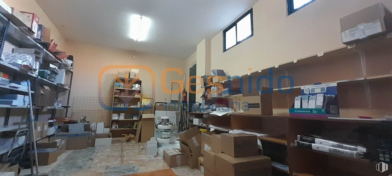 Retail for sale at Nueva Segovia, Segovia, 40006 with window, box, packaged goods, furniture, shelf, bookcase, shelving, shipping box, wood and floor around