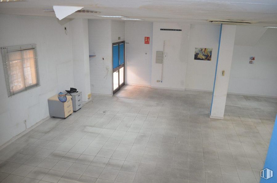 Retail for rent at Zona Estación, Las Rozas de Madrid, Madrid, 28230 with window, floor, flooring, hall, ceiling, gas, art, concrete, event and door around