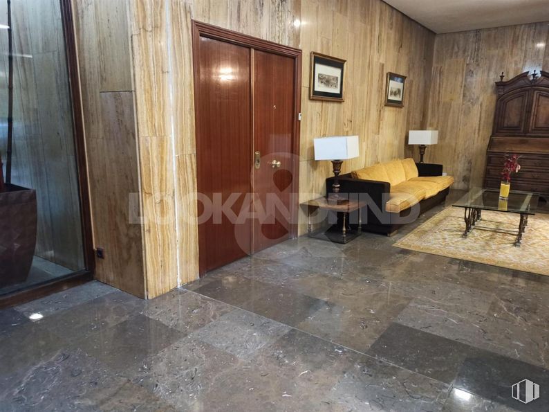 Oficina en venta en Zona Castilla, Chamartín, Madrid, 28036 con sofá, mesa, alumbrado, armario, mueble, edificio, madera, interiorismo, suelo y suelos alrededor