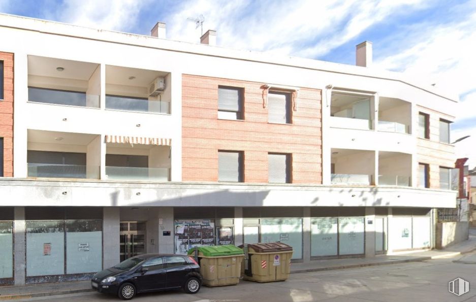 Retail for sale at Calle Ciudad de Martos, Mora, Toledo, 45400 with car, facade, apartment, urban design, mixed-use, commercial building, condominium, concrete and sidewalk around