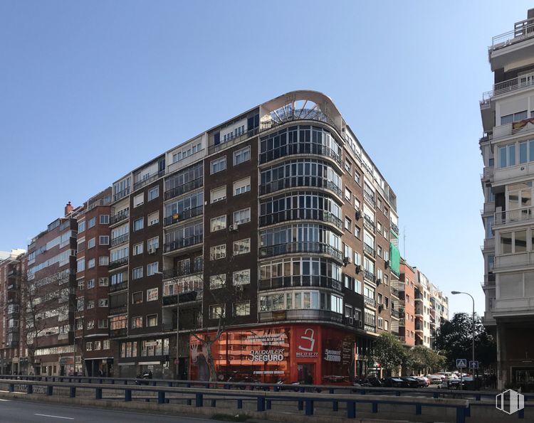 Local en alquiler en Zona Avenida de América, Salamanca, Madrid, 28028 con edificio, cielo, día, ventana, bloque de torre, diseño urbano, arquitectura, condominio, barrio y área residencial alrededor