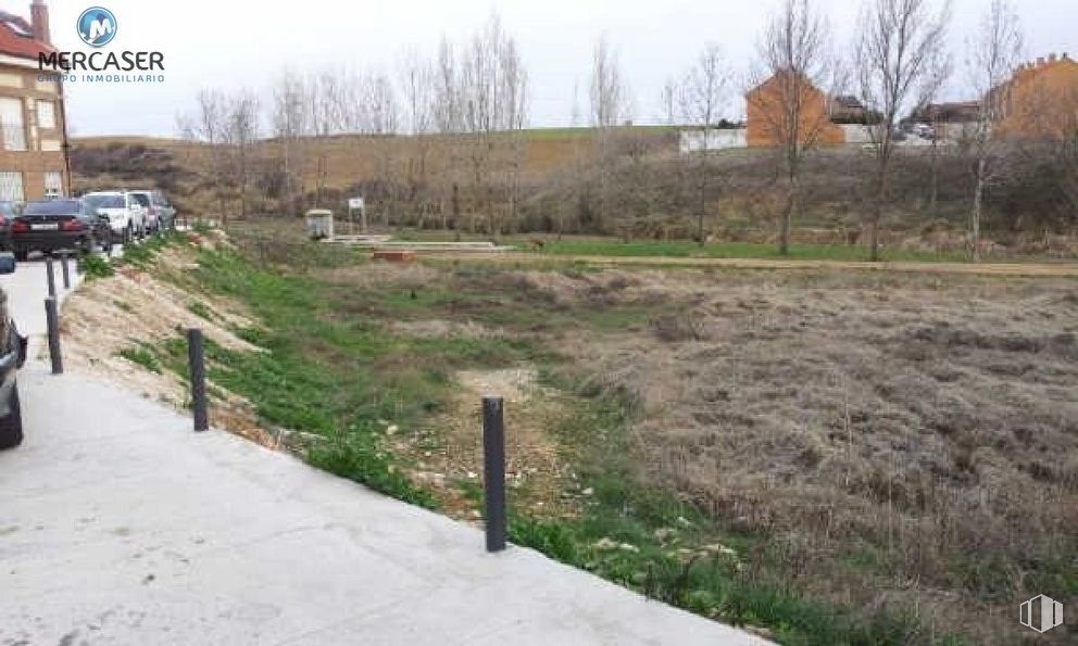 Land for sale at Calle Fuente, Torrejón del Rey, Guadalajara, 19174 with building, plant, sky, tree, natural landscape, land lot, grass, wall, asphalt and landscape around