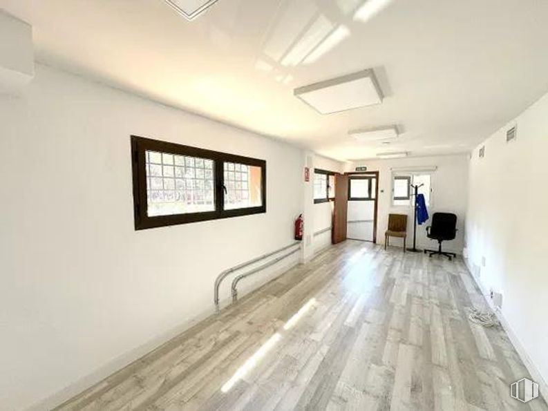 Local en alquiler en Ronda Segovia, Arganzuela, Madrid, 28005 con ventana, propiedad, accesorio, marco, madera, interiorismo, hall, suelos, edificio y planta de interior alrededor