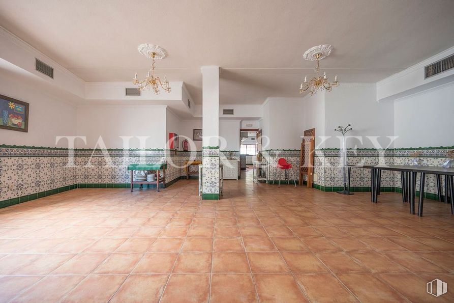 Nave en venta en Polígono Los Frailes, Daganzo de Arriba, Madrid, 28814 con alumbrado, candelabro, lámpara, propiedad, interiorismo, edificio, suelos, suelo, suelo de baldosas y hall alrededor