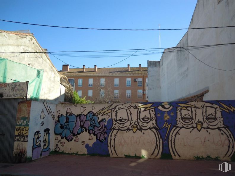 Suelo en venta en Calle Libertad, 17, Valdemoro, Madrid, 28341 con edificio, cielo, día, azur, azul, superficie de la carretera, pintura, grafiti, arte y electricidad alrededor