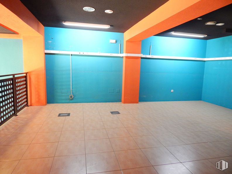 Retail for sale & for rent at Paseo San Roque, Ávila, 05003 with azure, interior design, hall, flooring, floor, line, door, ceiling, electric blue and tints and shades around