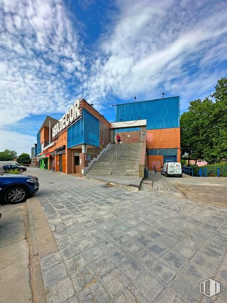 Retail for rent at Calle Alamín, Guadalajara, 19005 with car, tire, cloud, sky, wheel, vehicle, road surface, asphalt, tree and neighbourhood around