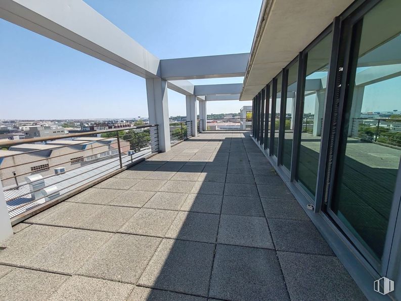 Oficina en venta en Calle La Granja, Alcobendas, Madrid, 28100 con cielo, edificio, sombra, ventana, diseño urbano, casa, fachada, edificio comercial, inmobiliario y ciudad alrededor