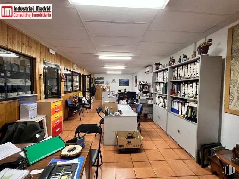 Industrial for sale at Polígono Industrial El Guijar, Arganda del Rey, Madrid, 28500 with table top, bookcase, table, chair, building, furniture, shelf, interior design, shelving and flooring around