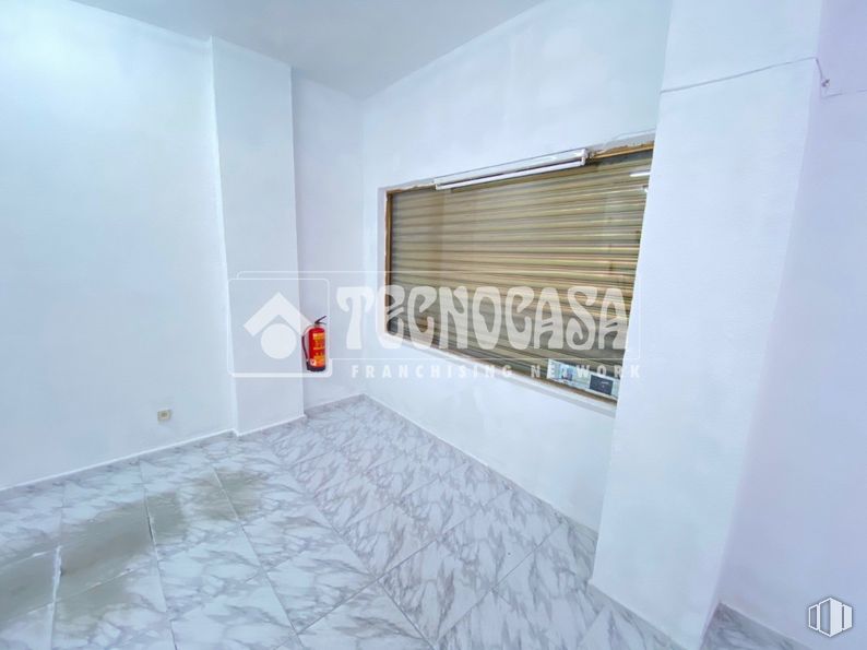 Local en venta en Zona Soto - Hospital, Móstoles, Madrid, 28935 con persiana de la ventana, madera, accesorio, edificio, suelo, piso, pintura, arte, techo y espacio alrededor