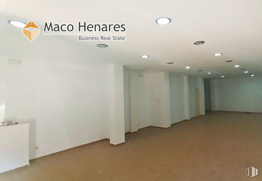 Local en alquiler en Calle Chile, 7, Torrejón de Ardoz, Madrid, 28850 con suelo, suelos, pared, hall, techo, accesorio, habitación, edificio, lámpara y vidrio alrededor