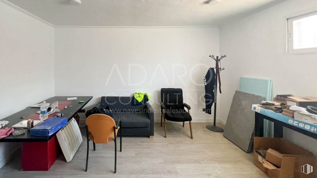 Nave en venta en Calle Agua, Pinto, Madrid, 28320 con silla, sofá, ventana, mesa, edificio, mueble, propiedad, interiorismo, casa y suelos alrededor