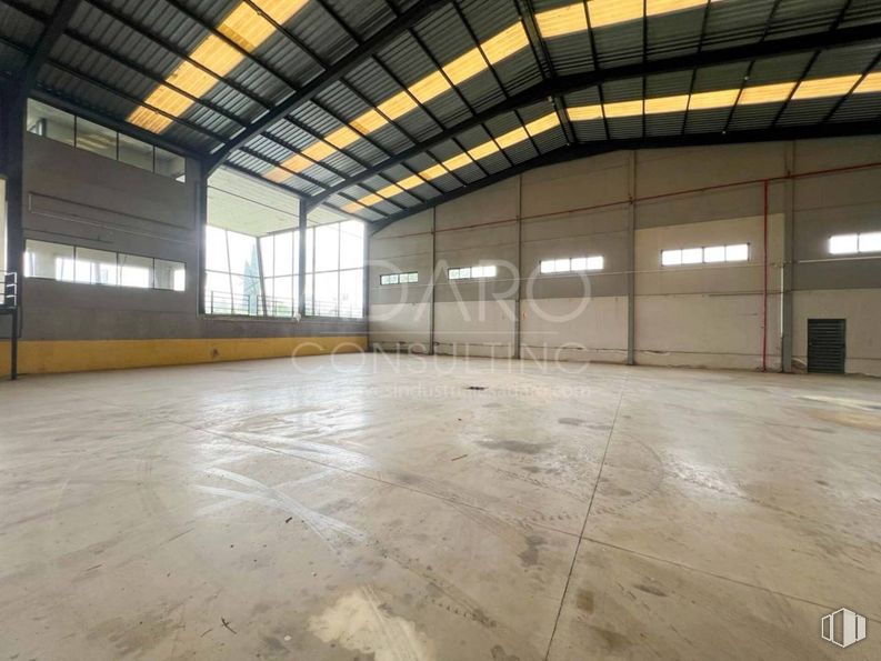 Industrial for sale & for rent at Zona industrial, Valdemoro, Madrid, 28343 with building, field house, wood, fixture, hall, floor, flooring, wall, composite material and ceiling around