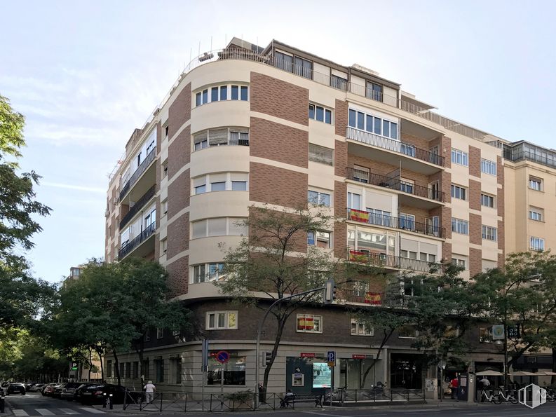 Oficina en alquiler en Calle Diego León, 54, Salamanca, Madrid, 28006 con cielo, edificio, tiempo de día, propiedad, ventana, árbol, bloque de pisos, diseño urbano, condominio y edificio comercial alrededor