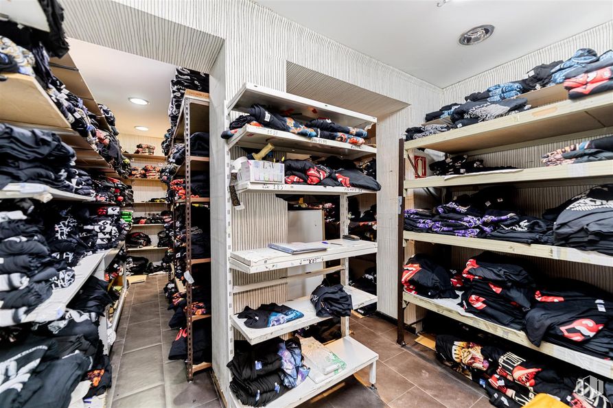 Retail for sale at Calle Juanelo, 19, Centro, Madrid, 28012 with furniture, shoe, shelf, automotive design, shelving, interior design, retail, bag, luggage and bags and building around