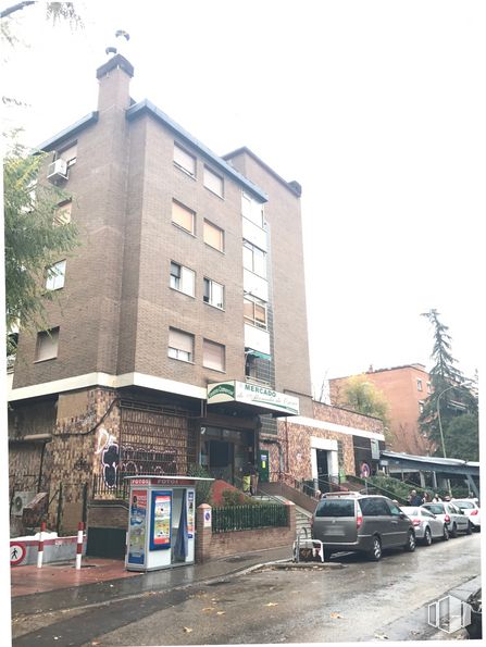 Local en venta en Calle Balandro, 39, Barajas, Madrid, 28042 con coche, edificio, cielo, luz de estacionamiento automotriz, ventana, planta, vehículo, luz de la calle, rueda y árbol alrededor