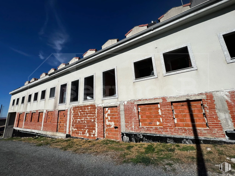 Land for sale at Casco urbano, Otero de Herreros, Segovia, 40422 with window, building, sky, cloud, plant, door, brick, rural area, facade and brickwork around