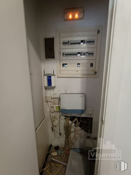 Local en alquiler y venta en Zona Centro, Torrejón de Ardoz, Madrid, 28850 con electricidad, cableado eléctrico, gas, suministro eléctrico, máquina, ingeniería, accesorio, cable, cable y habitación alrededor